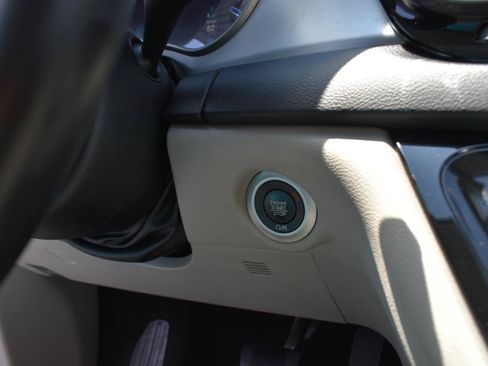 Used 2018 Chrysler Pacifica Touring-L FWD image 45