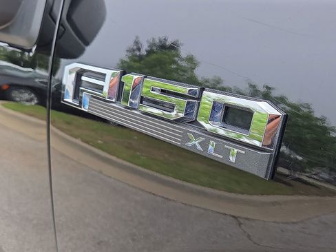 Used 2017 Ford F150 XLT w/ Equipment Group 302A Luxury AWD/4WD image 8