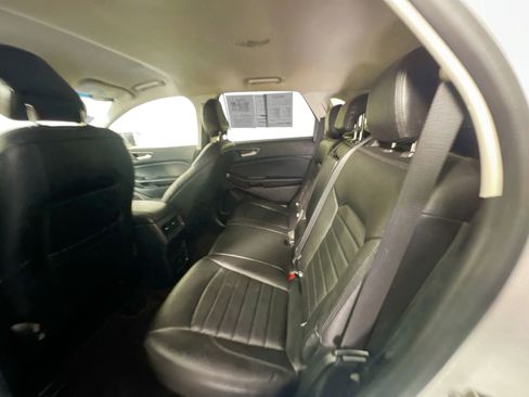 Used 2020 Ford Edge SE image 29