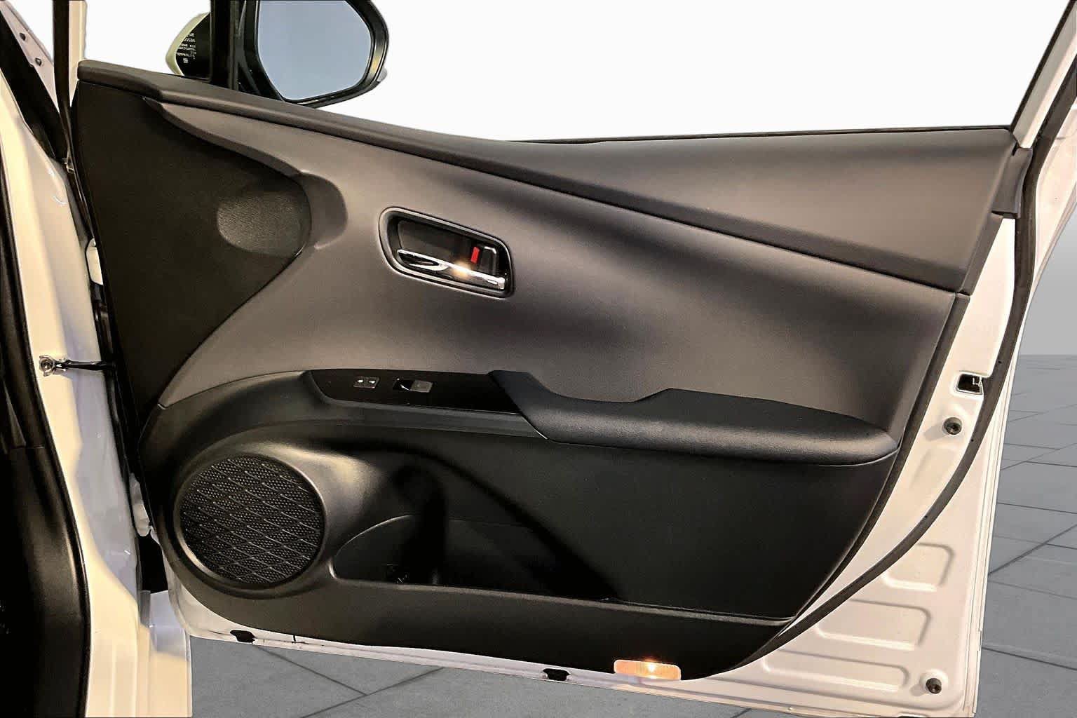 Used 2022 Toyota Prius Prime LE FWD image 23