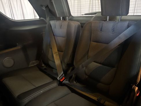 Used 2017 Ford Explorer XLT w/ Equipment Group 201A FWD image 15