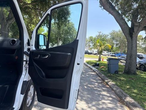 Used 2022 Mercedes-Benz Sprinter 2500 image 13
