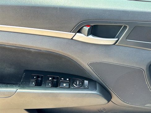 Used 2018 Hyundai Elantra Value Edition FWD image 23