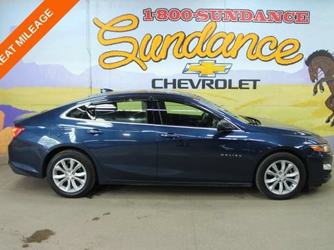 Used 2021 Chevrolet Malibu LT FWD image 1