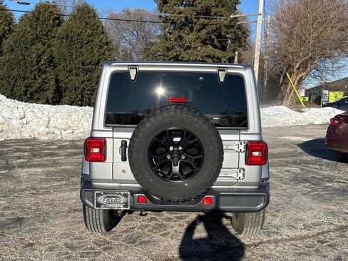 Used 2019 Jeep Wrangler Unlimited Sahara w/ Quick Order Package 24M Moab image 6