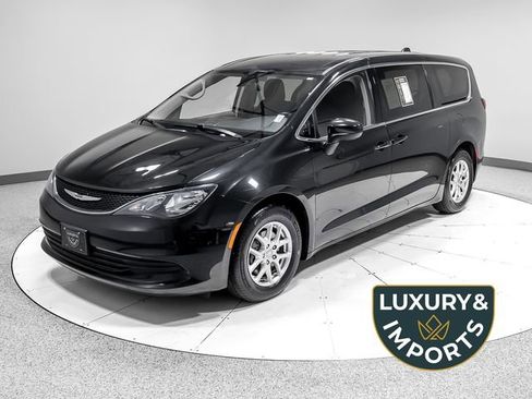 Used 2020 Chrysler Voyager LX FWD image 1