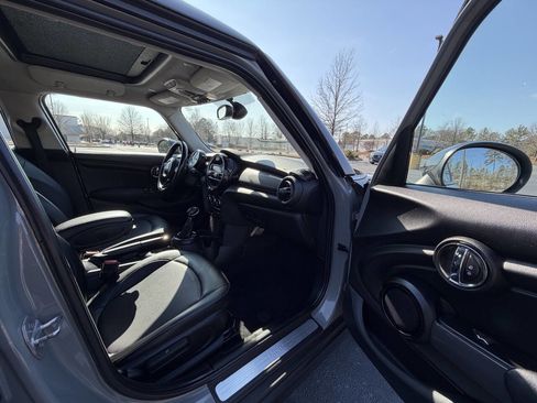 Used 2015 MINI Cooper 4-Door Hardtop image 19
