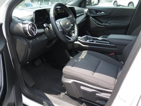Used 2026 Chevrolet Equinox LT FWD image 10