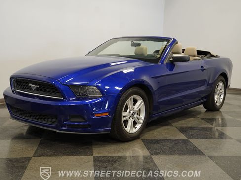 Used 2014 Ford Mustang Convertible RWD image 6