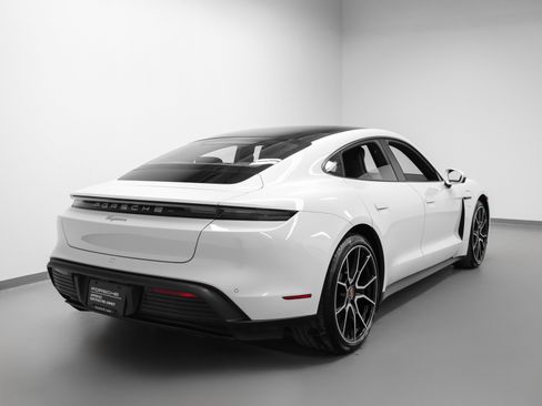 Used 2023 Porsche Taycan image 12