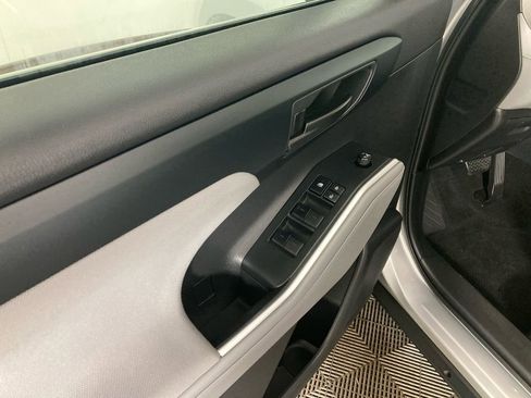 Used 2022 Toyota Highlander LE image 12