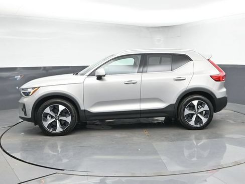 Used 2025 Volvo XC40 B5 Plus AWD/4WD image 6