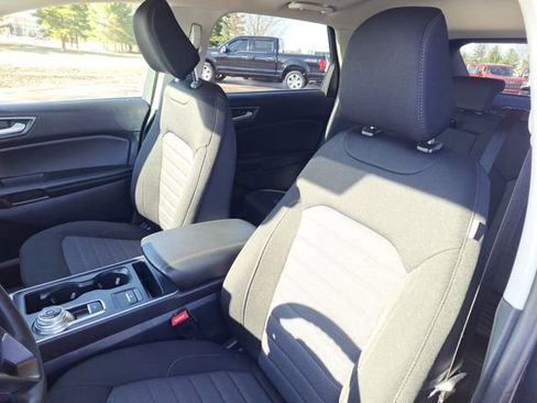 Certified 2024 Ford Edge SE w/ Black Appearance Package image 8