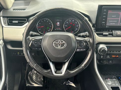Used 2021 Toyota RAV4 XLE Premium image 12