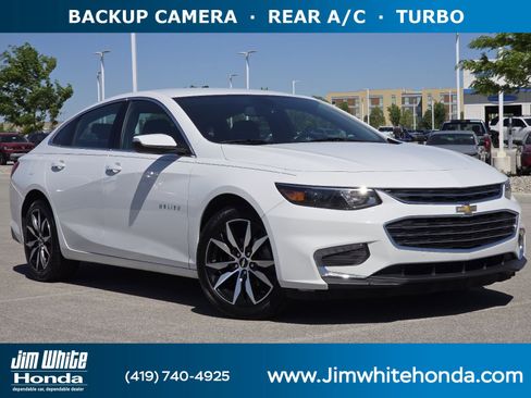 Used 2018 Chevrolet Malibu LT FWD image 1