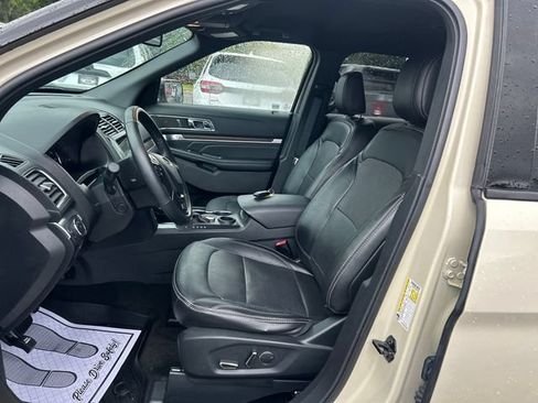 Used 2018 Ford Explorer Limited w/ Ford Safe & Smart Package FWD image 9