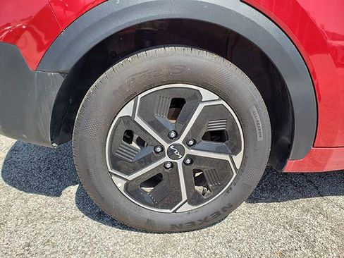 Certified 2024 Kia Niro LX image 20