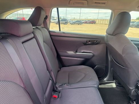 Used 2022 Toyota Highlander L FWD image 28