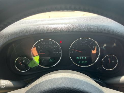 Used 2015 Jeep Wrangler Unlimited Sport w/ Connectivity Group AWD/4WD image 19