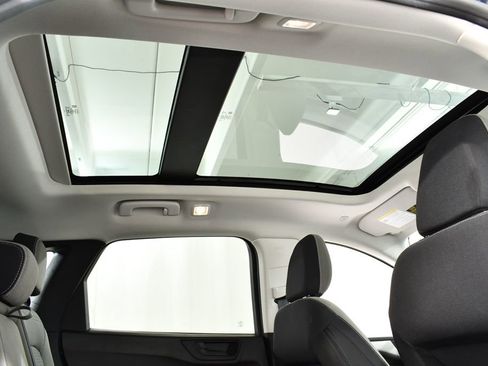 Used 2022 Ford Escape SE w/ SE Sport Appearance Package image 18