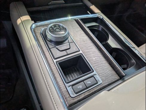 Used 2019 Ford Expedition Limited w/ Equipment Group 302A RWD image 16