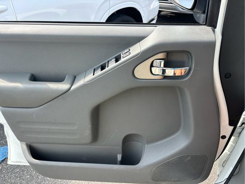 Used 2015 Nissan Frontier SV AWD/4WD image 19