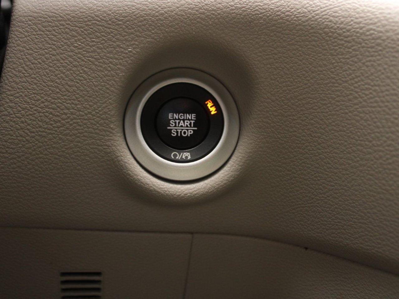Used 2024 Chrysler Voyager LX FWD image 29