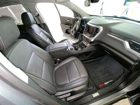 Used 2023 GMC Acadia SLT w/ LPO, Floor Liner Package FWD image 39