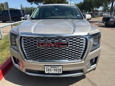 Used 2021 GMC Yukon Denali w/ Denali Premium Package RWD image 3