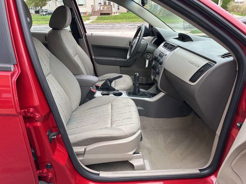 Used 2010 Ford Focus SE image 15
