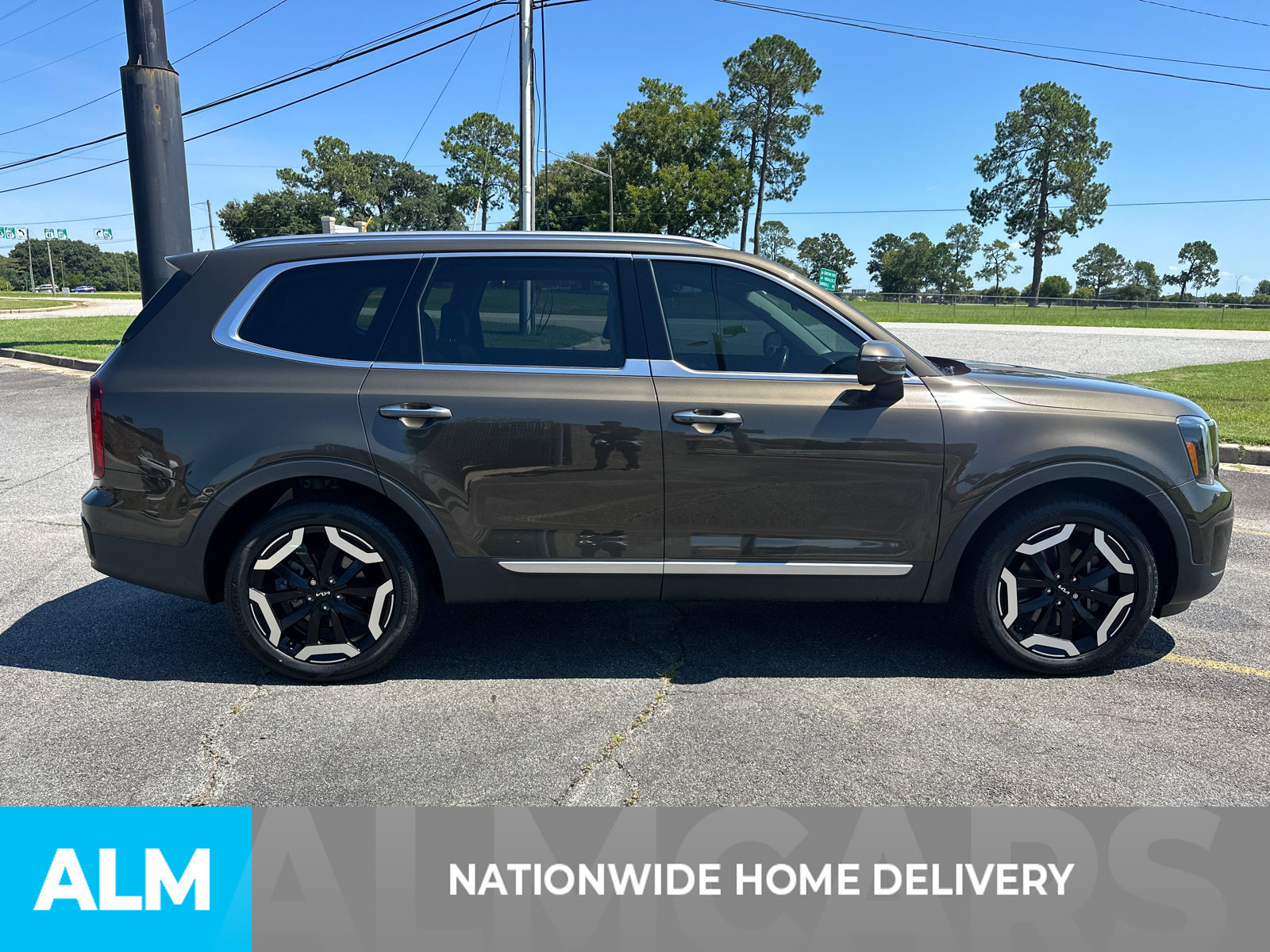 Used 2024 Kia Telluride S w/ S Sunroof Package FWD image 4