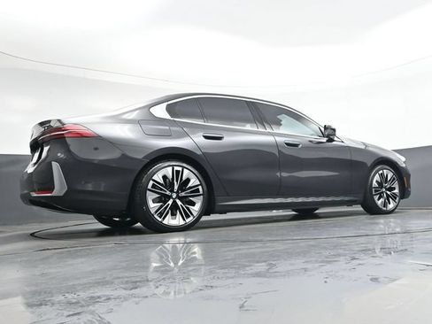 Used 2025 BMW i5 eDrive40i w/ Premium Package RWD image 35