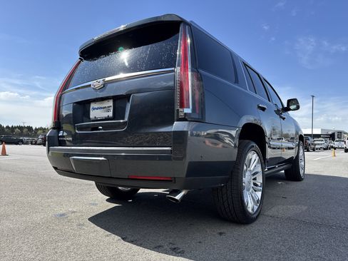 Used 2019 Cadillac Escalade Platinum image 10