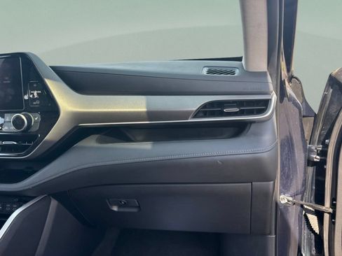 Used 2023 Toyota Highlander XLE FWD image 25