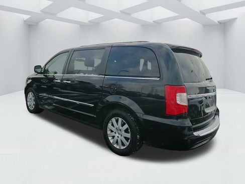 Used 2016 Chrysler Town & Country Touring w/ Driver Convenience Group image 7
