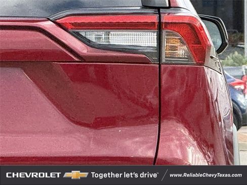 Used 2022 Toyota RAV4 LE image 8