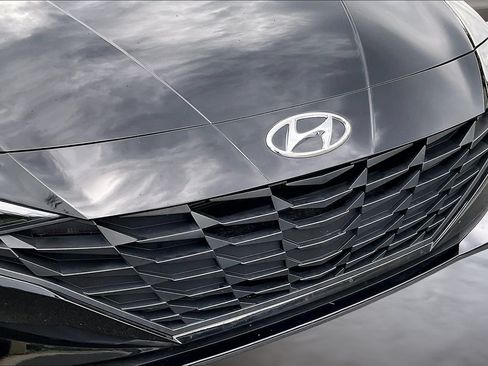 Used 2022 Hyundai Elantra SEL w/ Preferred Accessory Package FWD image 33