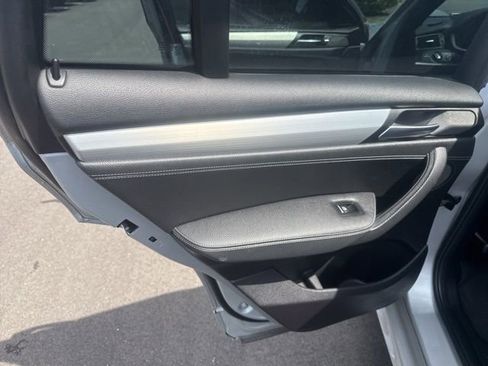Used 2018 BMW X4 M40i image 23