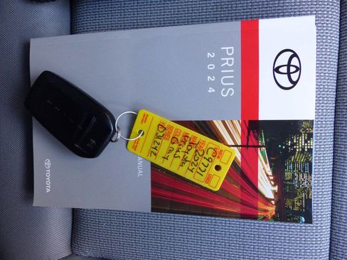 Used 2024 Toyota Prius LE FWD image 36