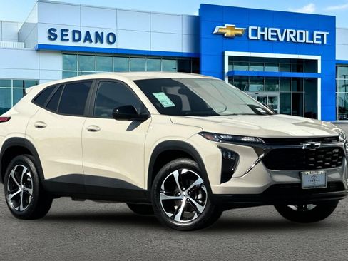 New 2026 Chevrolet Trax RS w/ Driver Confidence Package FWD image 2