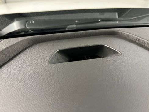 Used 2023 Buick Envision Essence AWD/4WD image 23