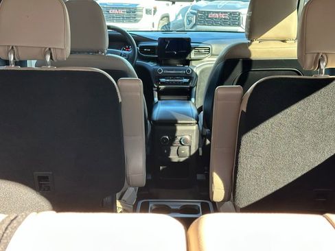 Used 2020 Ford Explorer XLT w/ Equipment Group 202A image 9
