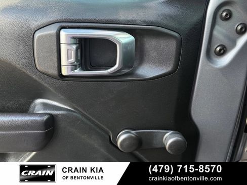 Used 2018 Jeep Wrangler Unlimited Sport AWD/4WD image 10