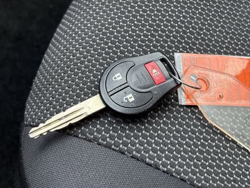 Used 2013 Nissan Versa SV image 37