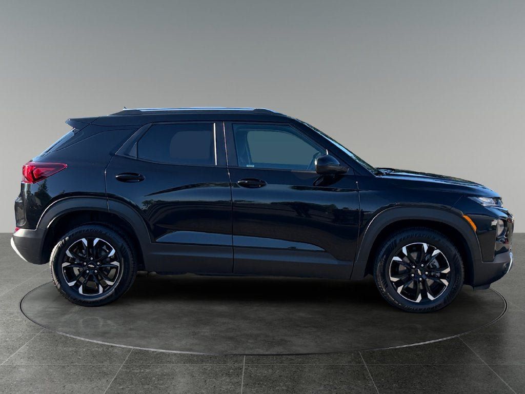 Used 2022 Chevrolet TrailBlazer LT w/ Convenience Package FWD image 11