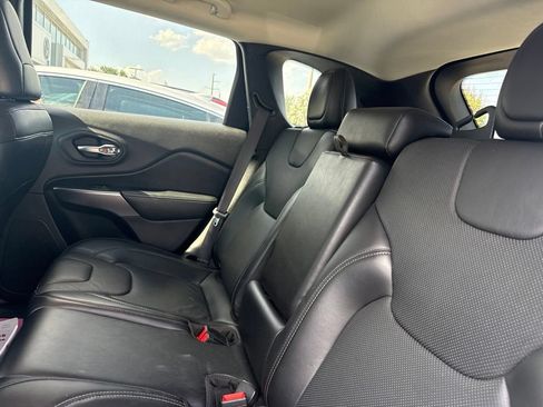 Used 2020 Jeep Cherokee Limited AWD/4WD image 2