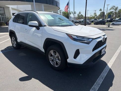 Used 2025 Toyota RAV4 XLE AWD/4WD image 4