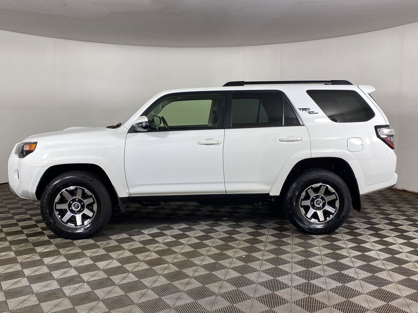 Used 2024 Toyota 4Runner TRD Off-Road Premium w/ Moonroof Package AWD/4WD image 3
