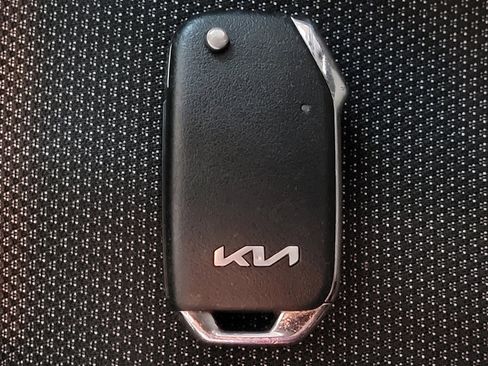 Used 2022 Kia Forte LXS FWD image 32