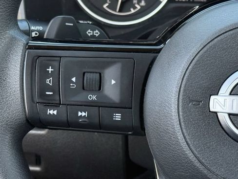 Used 2022 Nissan Rogue SV AWD/4WD image 13